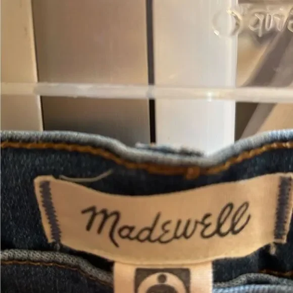 Madewell Women's cropped Jeans, 25” inseam, Size 29. Excellent condition. - Picture 3 of 3